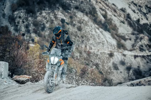 ktm-390-adventure-action-2-uboshsoenp.jpg