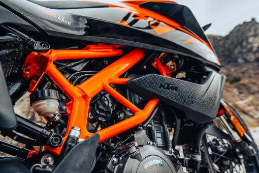 ktm-390-adventure-action-4-4xc57lot8y.jpg