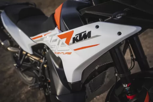 ktm-790-adventure-action-1-mvog2rrhnx.jpg
