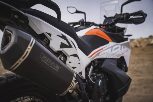 ktm-790-adventure-action-4-ke5qlsnwuj.jpg