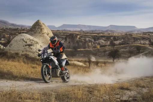 ktm-790-adventure-action-5-gl53xdugzs.jpg