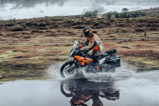 ktm-890-adventure-action-1-3sxda4crjg.jpg