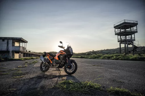 ktm-1290-super-adventure-action-2-ifk08gxhqd.jpg