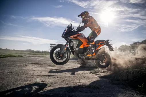 ktm-1290-super-adventure-action-5-xrupry4cdb.jpg