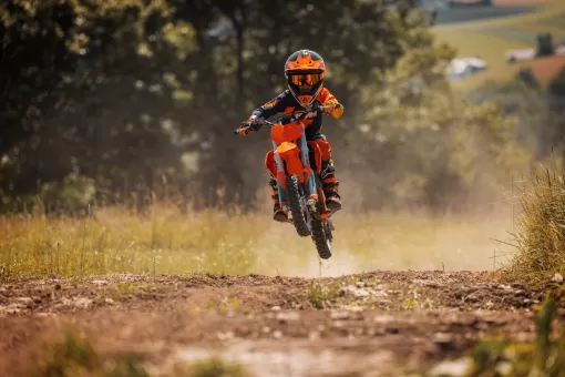 ktm-emini-range-sxe3-action-1-bybna8qgwj.jpg