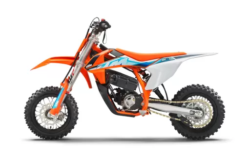 ktm-emini-range-sxe3-studio-1-d7w6eqy2ro.jpg