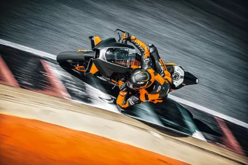 ktm-rc8c-revised-action-2-etxksbfl0c.jpg