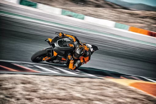 ktm-rc8c-revised-action-4-rssigad9bp.jpg